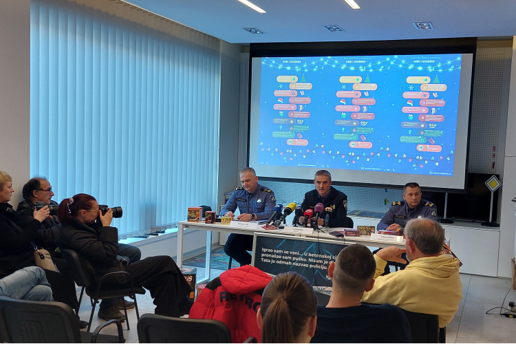 Slika /PU_ZG/slike/PUZ/2022/Prosinac/Mir i dobro 22-12/foto 1.png